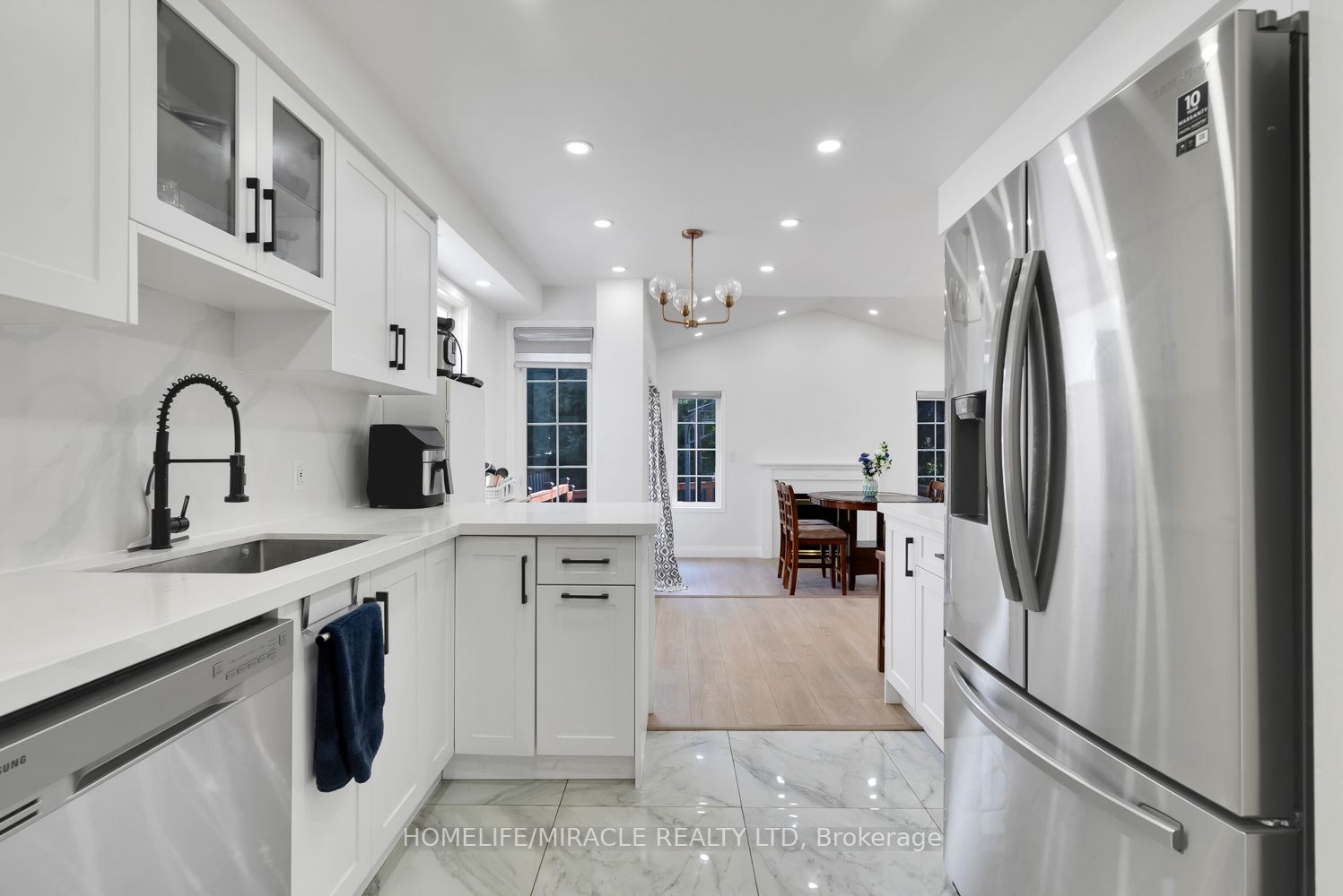 1657 Erindale Cres