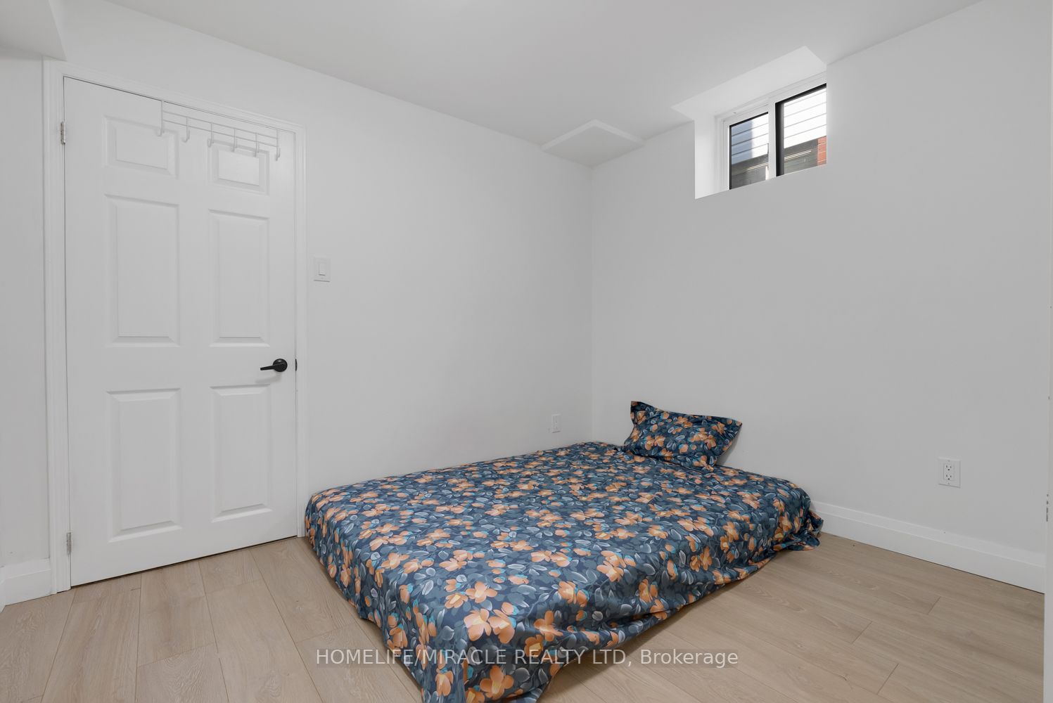 1657 Erindale Cres