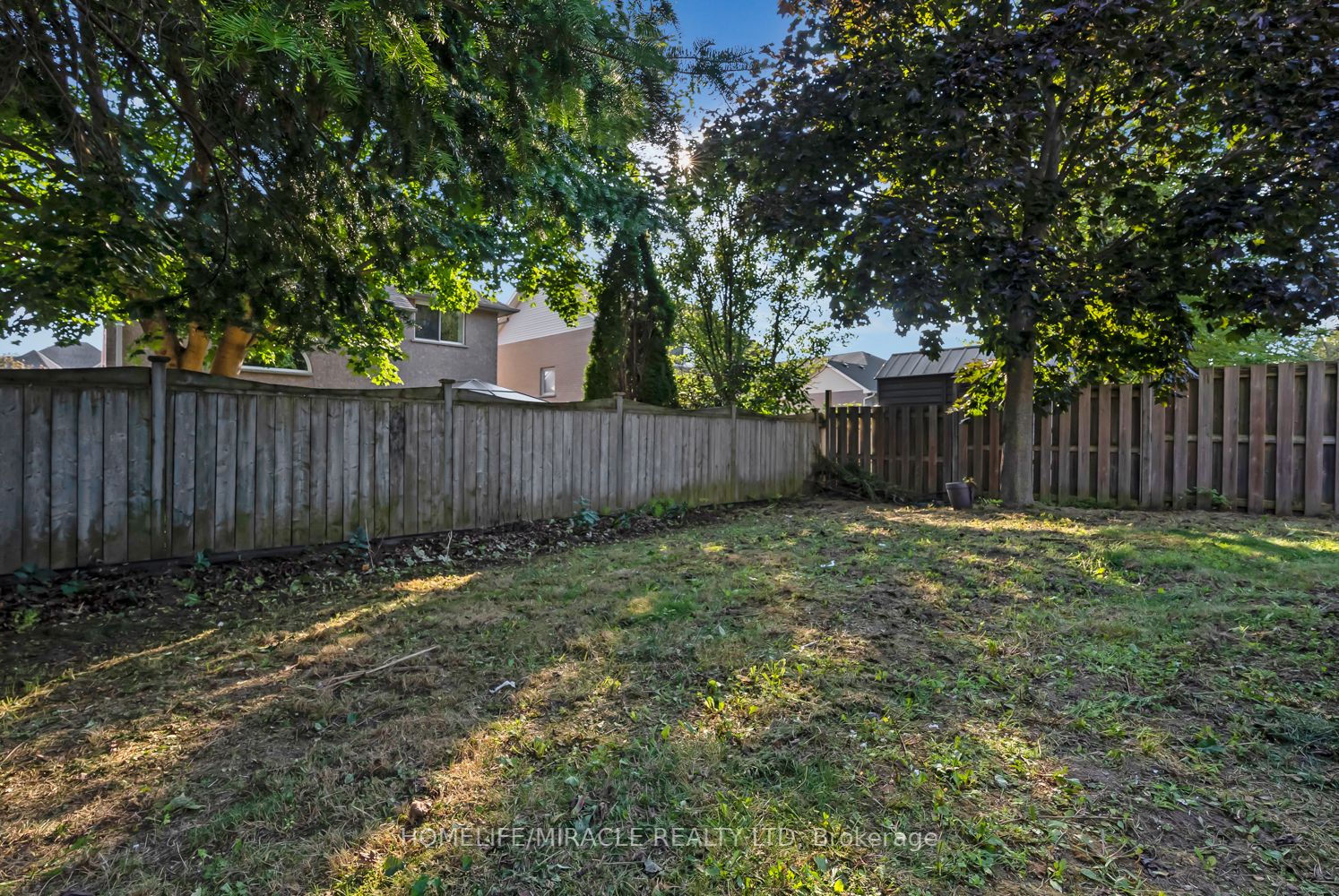 1657 Erindale Cres