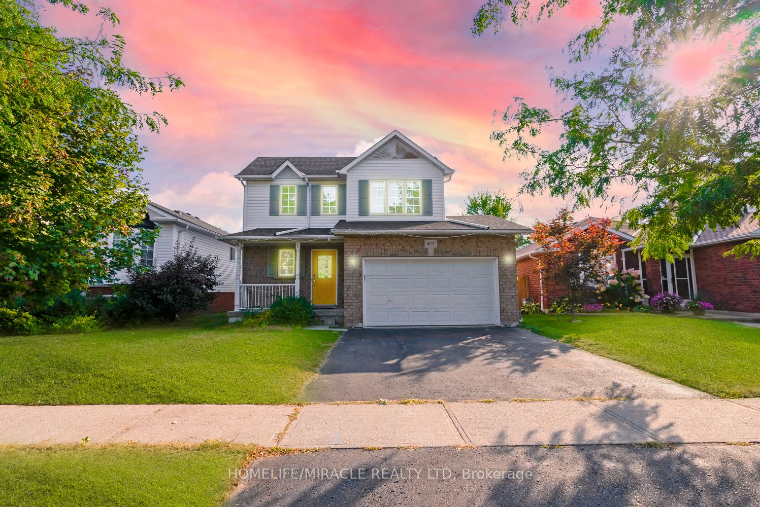 1657 Erindale Cres