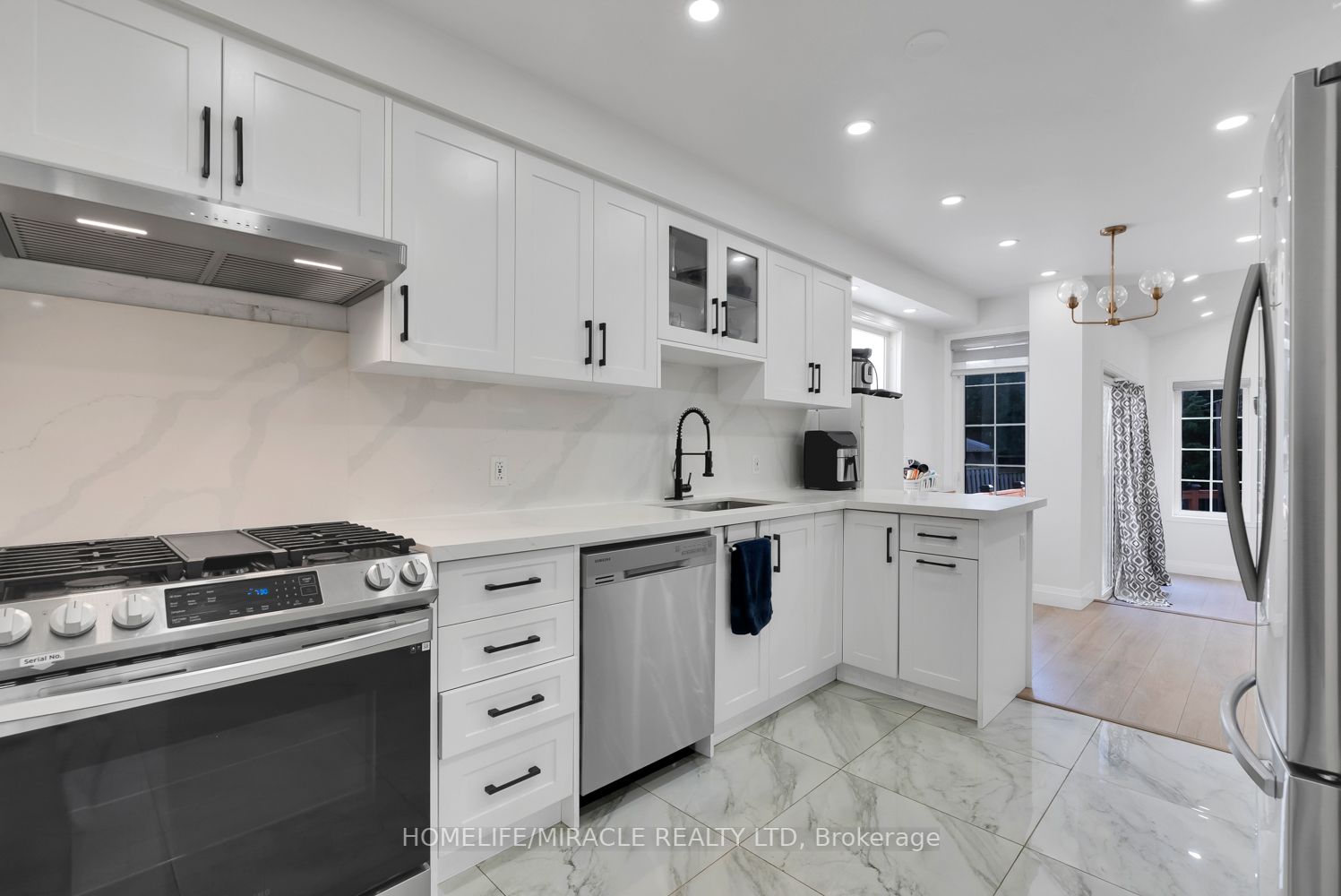 1657 Erindale Cres