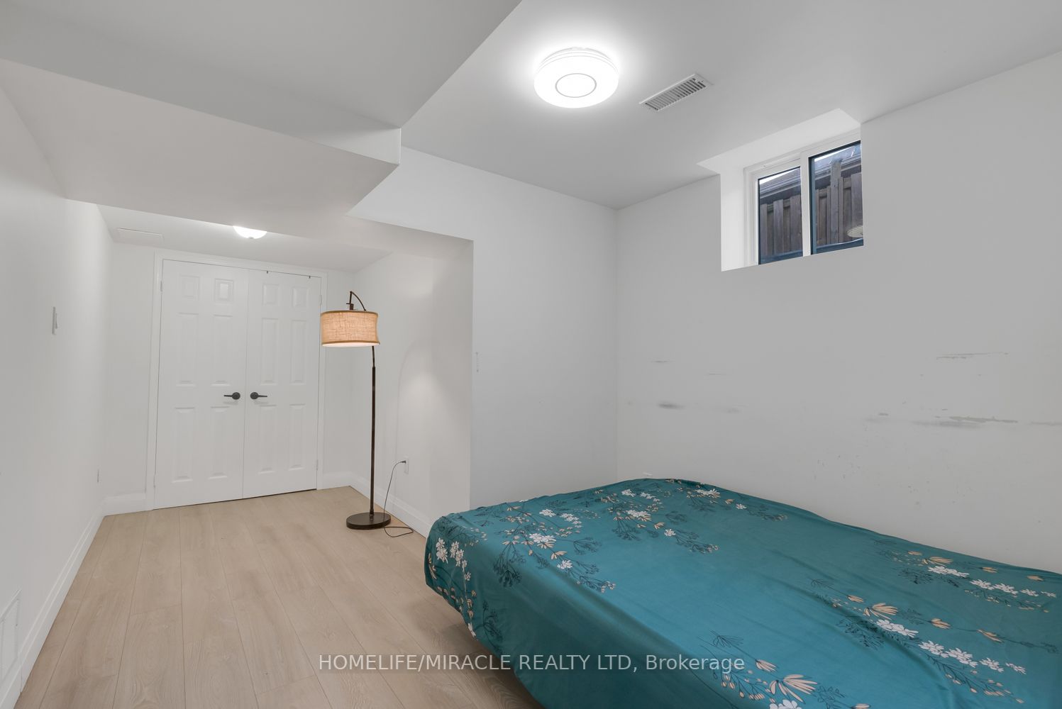 1657 Erindale Cres