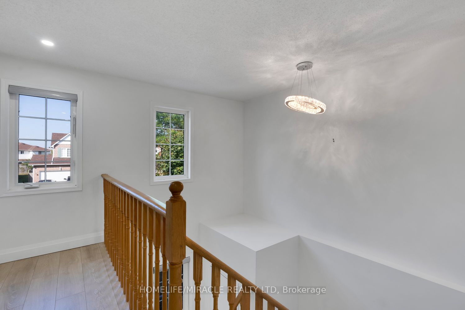 1657 Erindale Cres