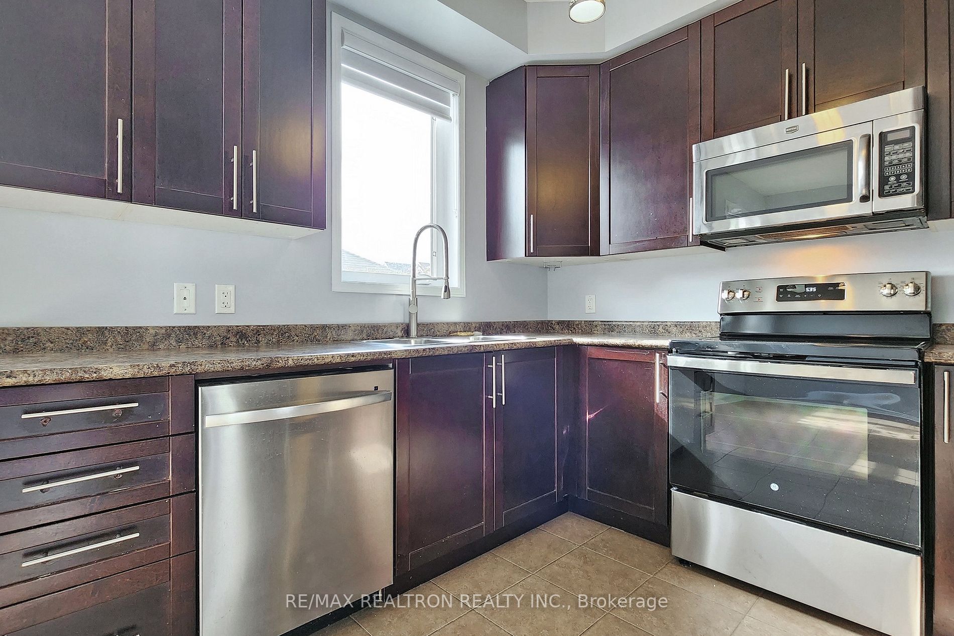 2126 Green Rd