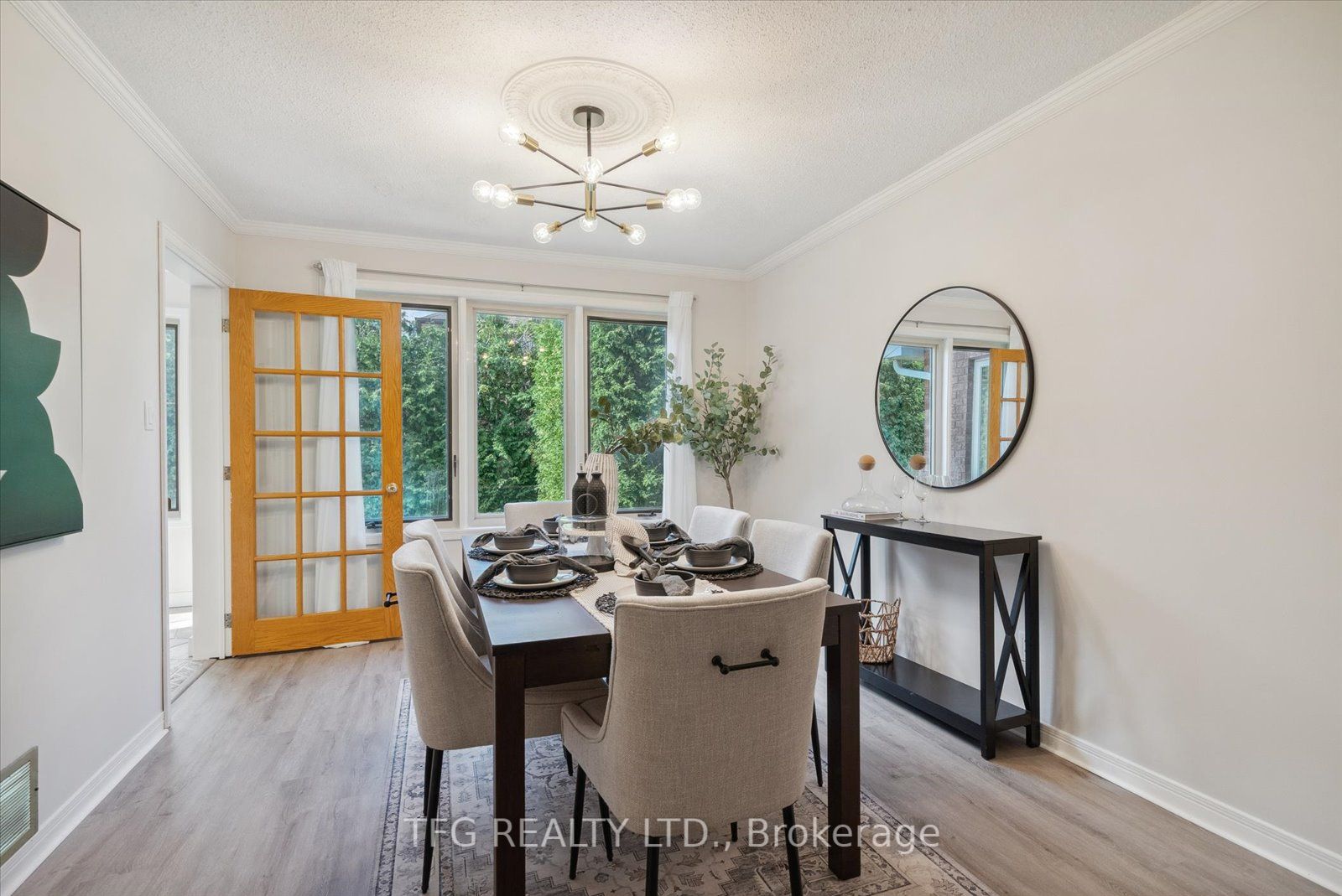 8 Kingswood Dr