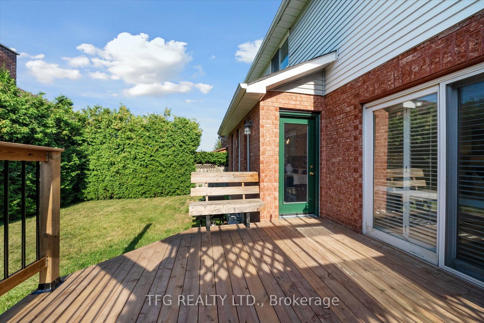 8 Kingswood Dr