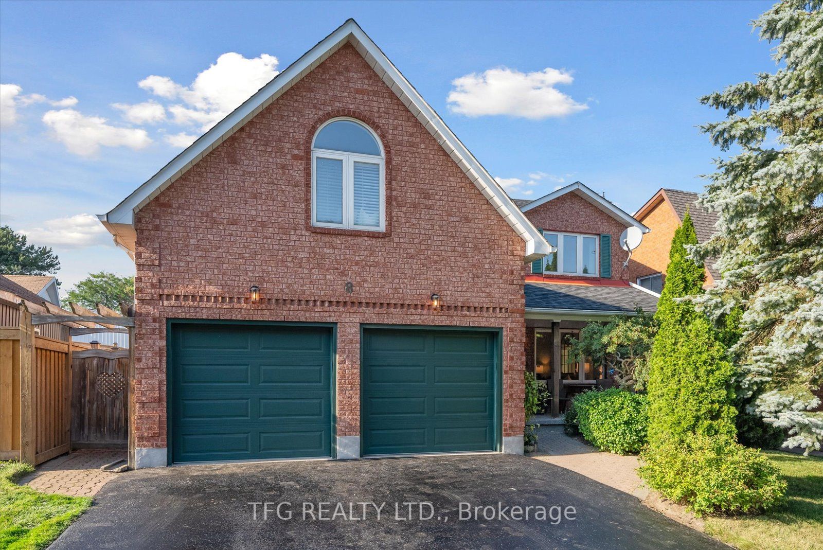 8 Kingswood Dr