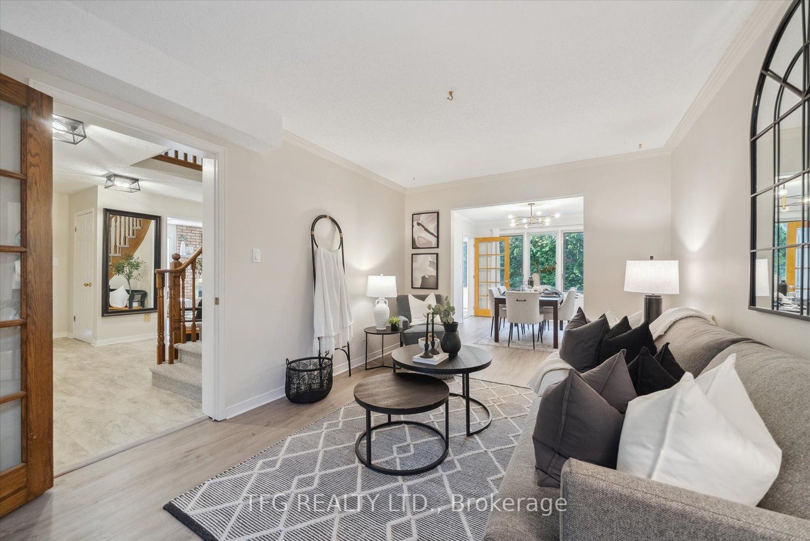 8 Kingswood Dr
