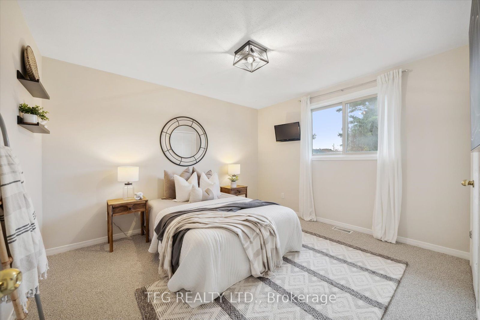 8 Kingswood Dr