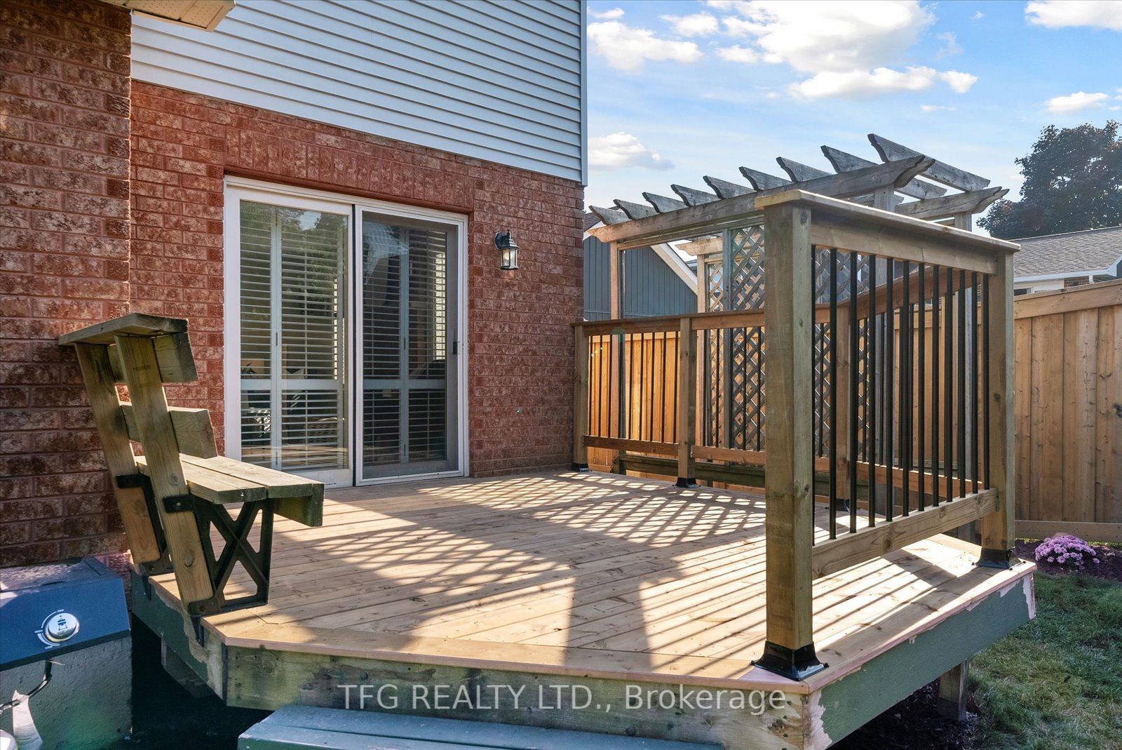 8 Kingswood Dr