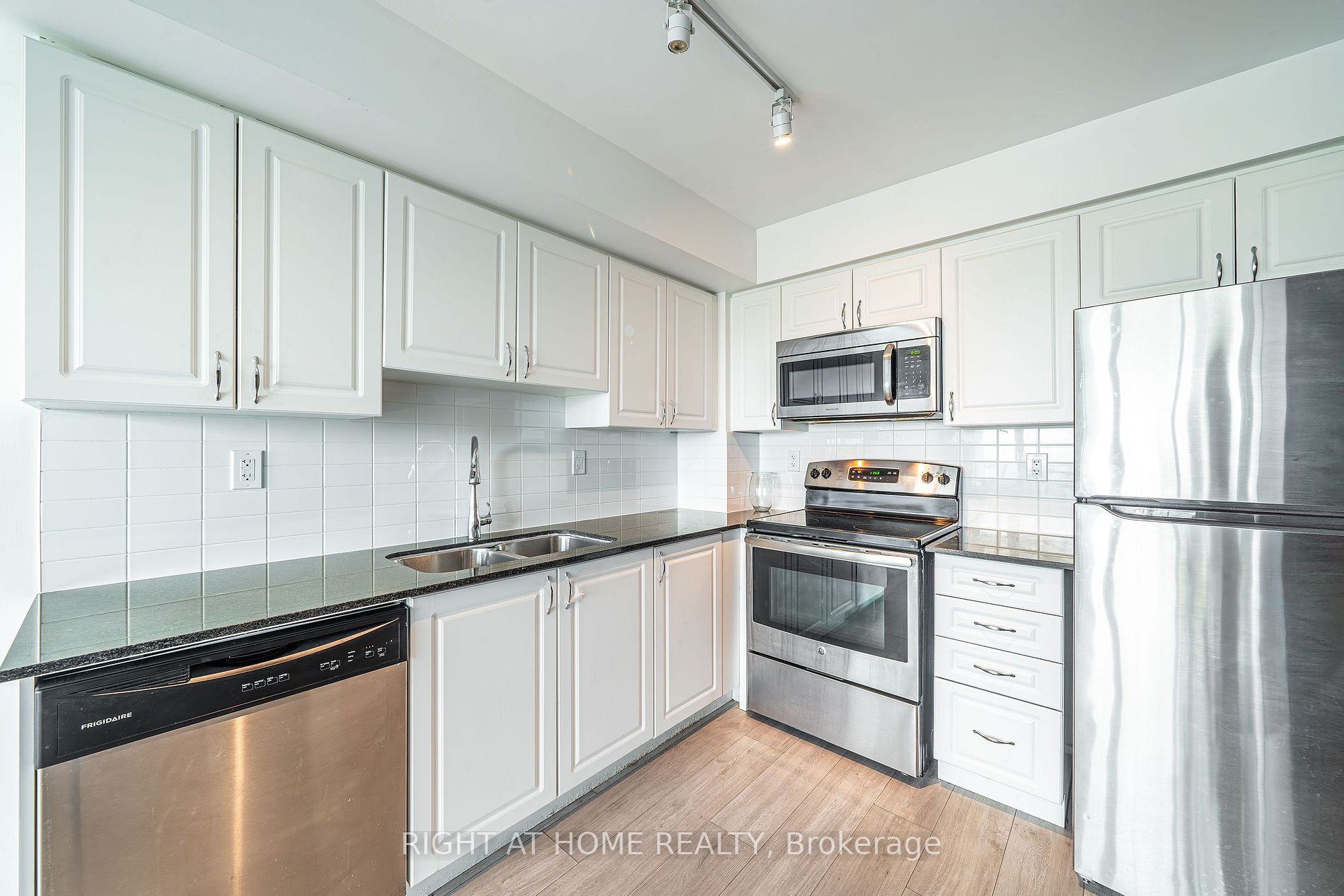 1215 Bayly St, #708