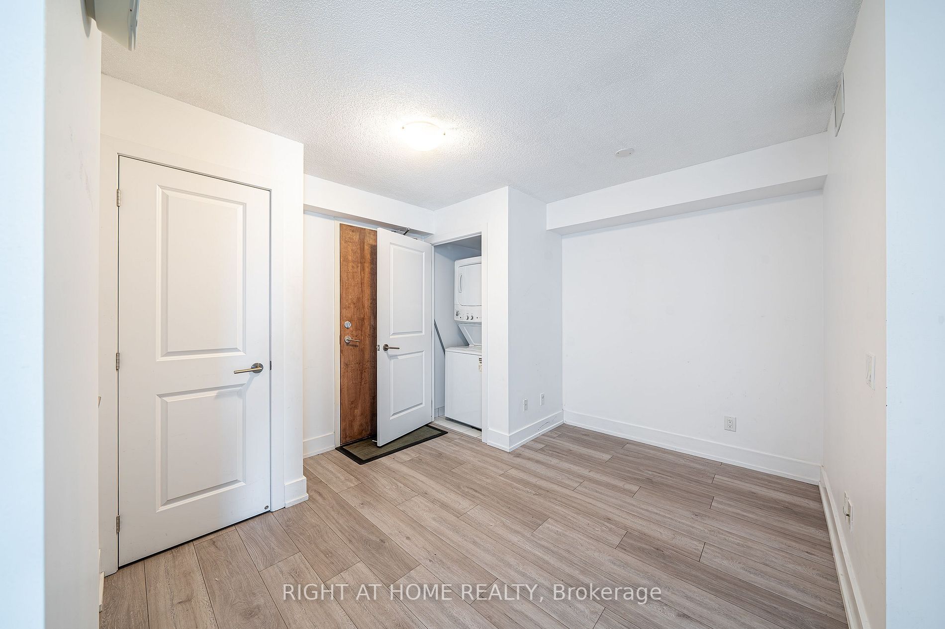 1215 Bayly St, #708