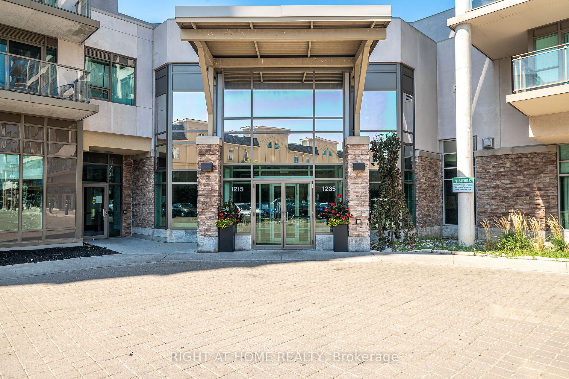 1215 Bayly St, #708