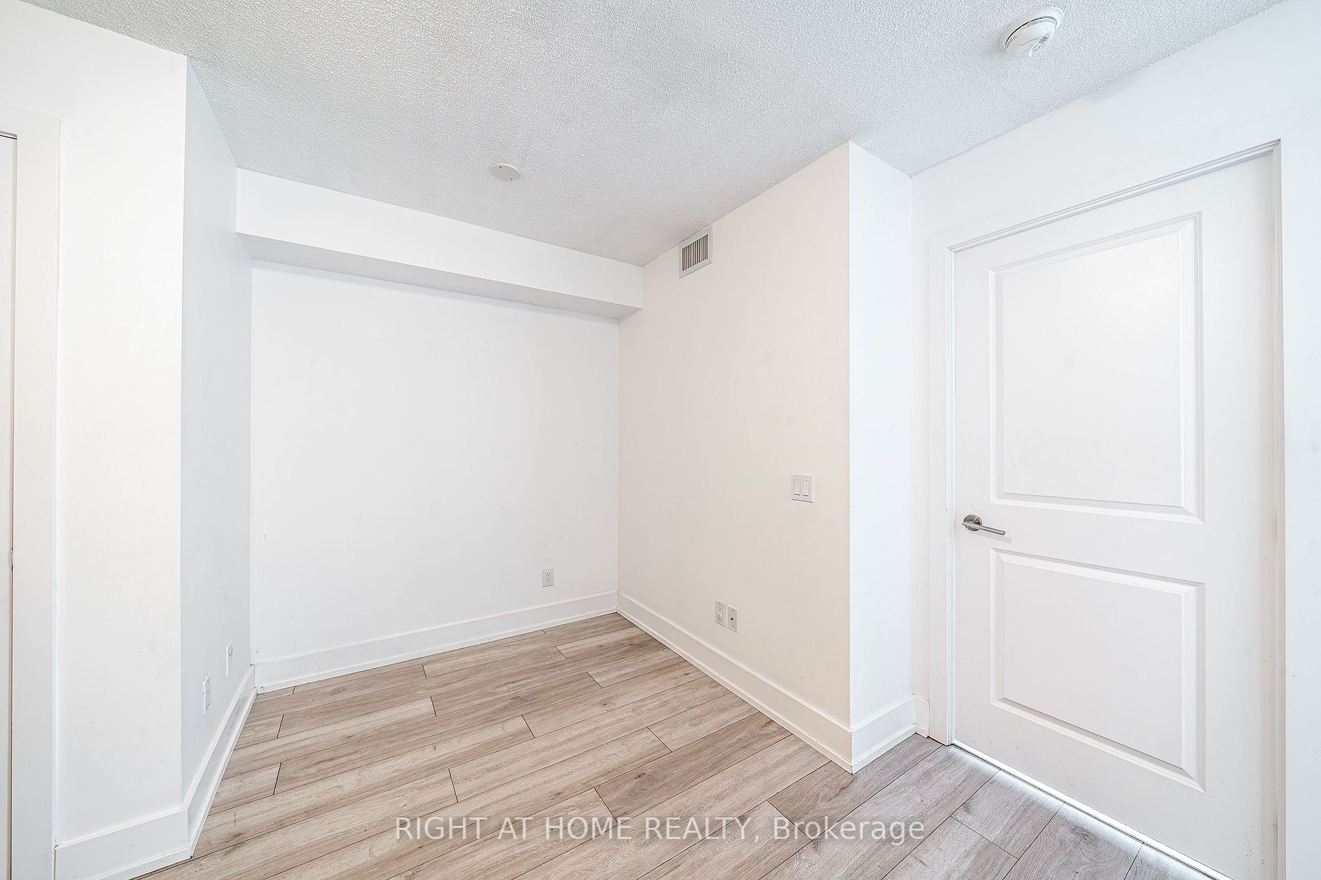 1215 Bayly St, #708
