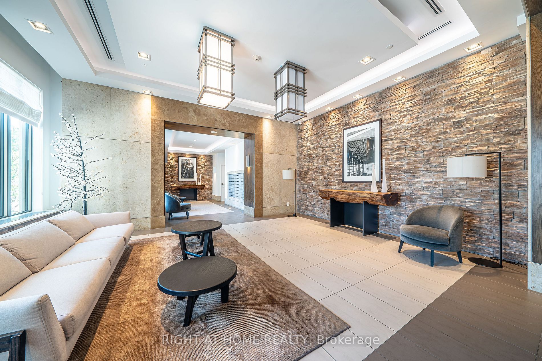 1215 Bayly St, #708