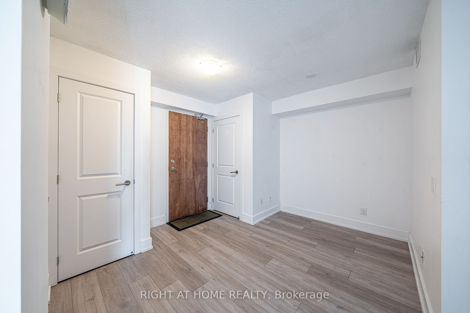 1215 Bayly St, #708
