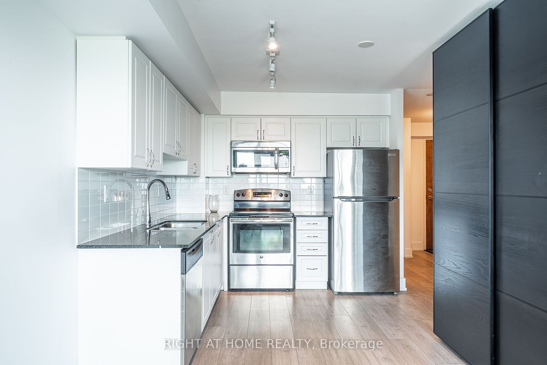 1215 Bayly St, #708