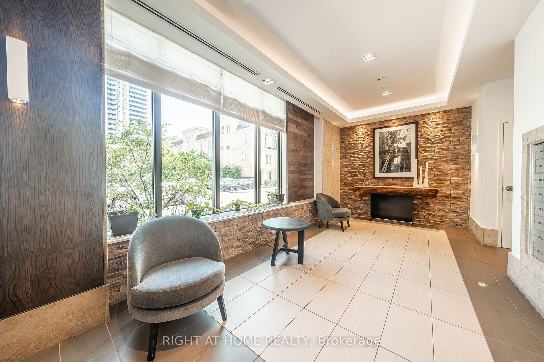 1215 Bayly St, #708