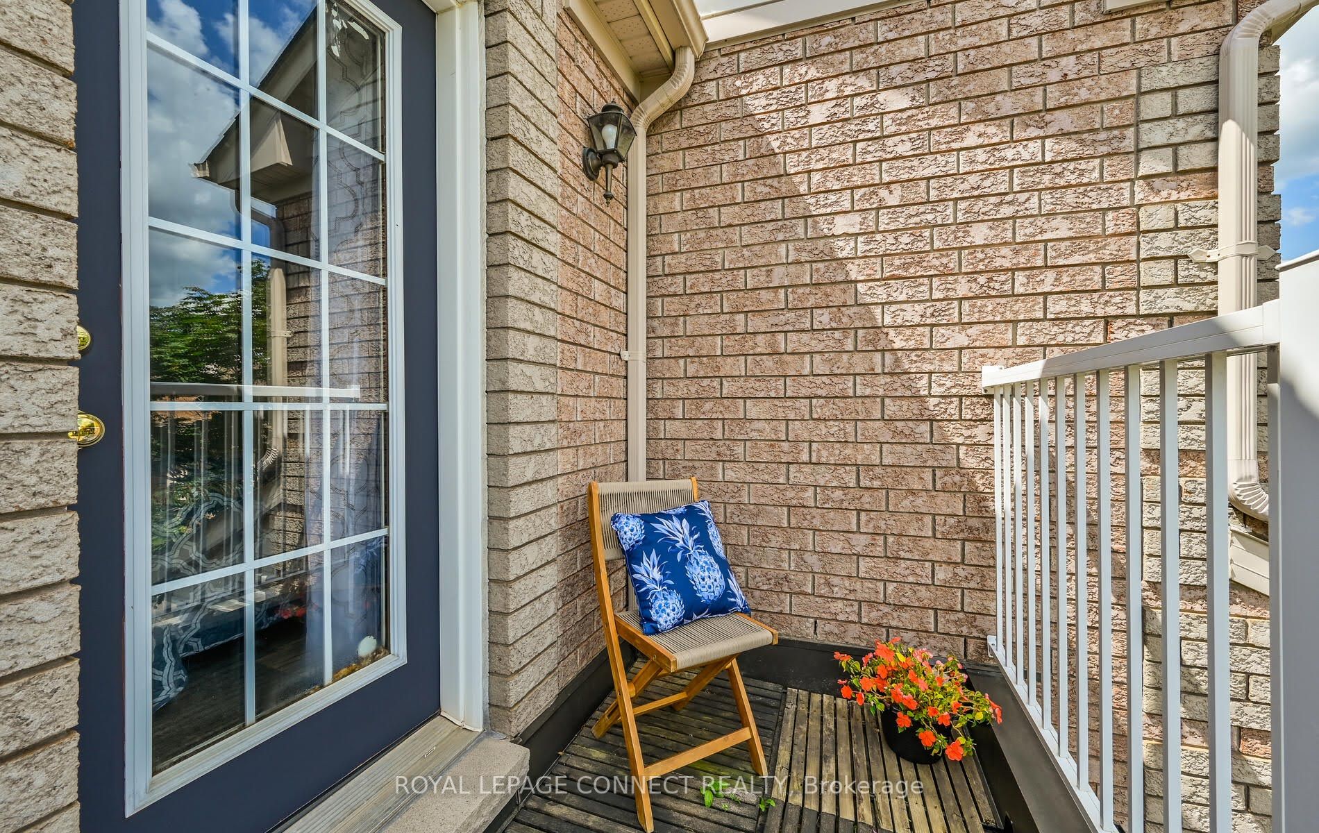 3 Dent St
