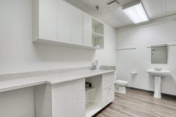 68 King St E, #A