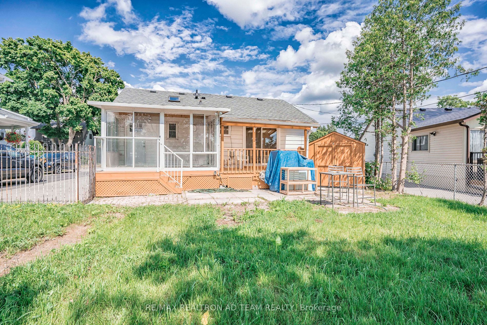 24 Woodhouse Crescent