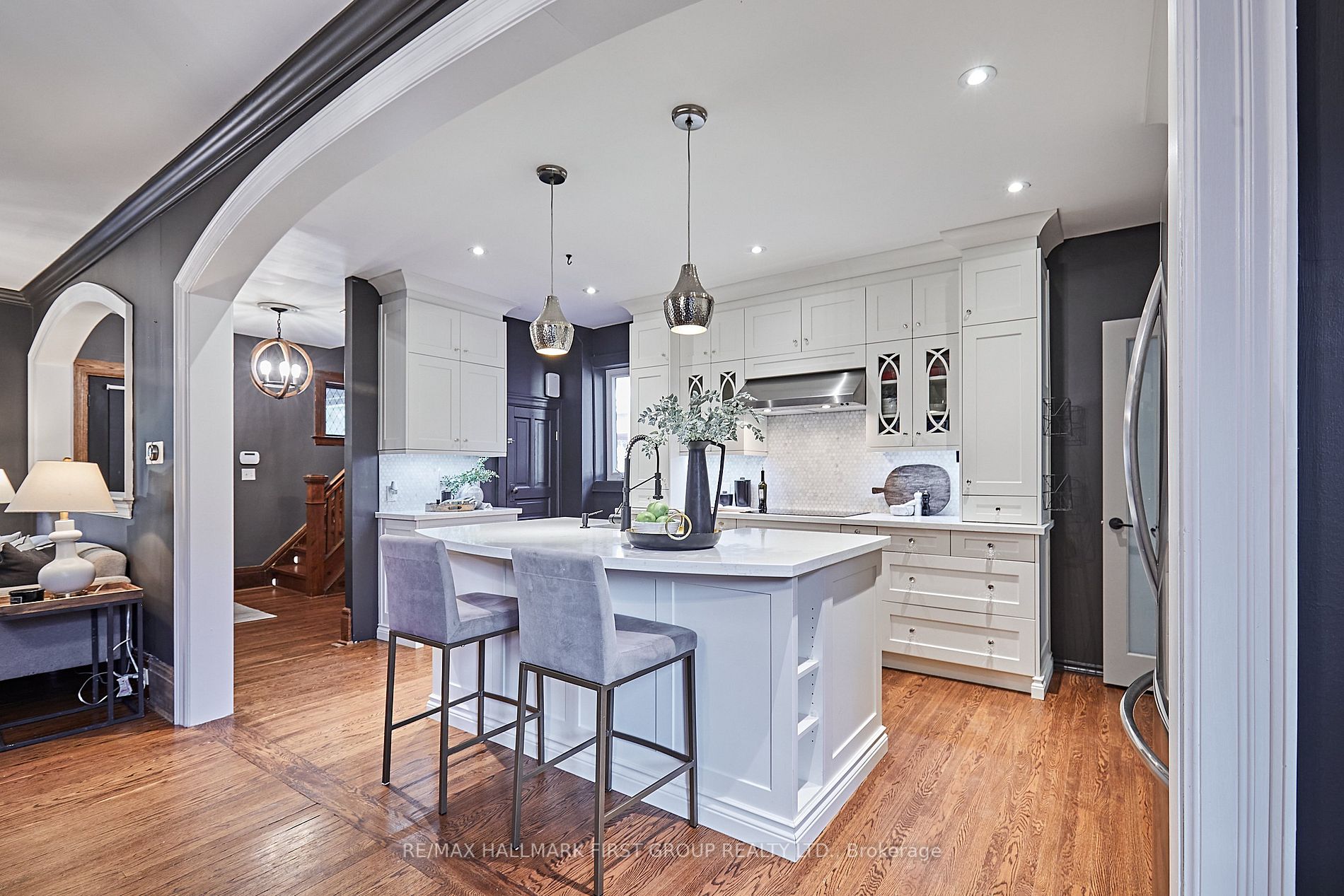 131 Brock St E