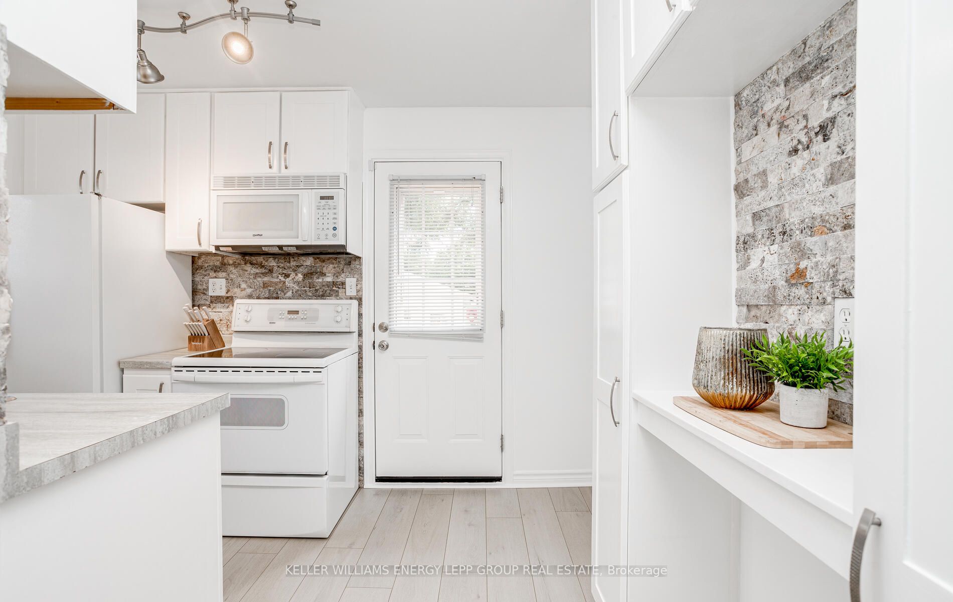 317 Oshawa Boulevard S