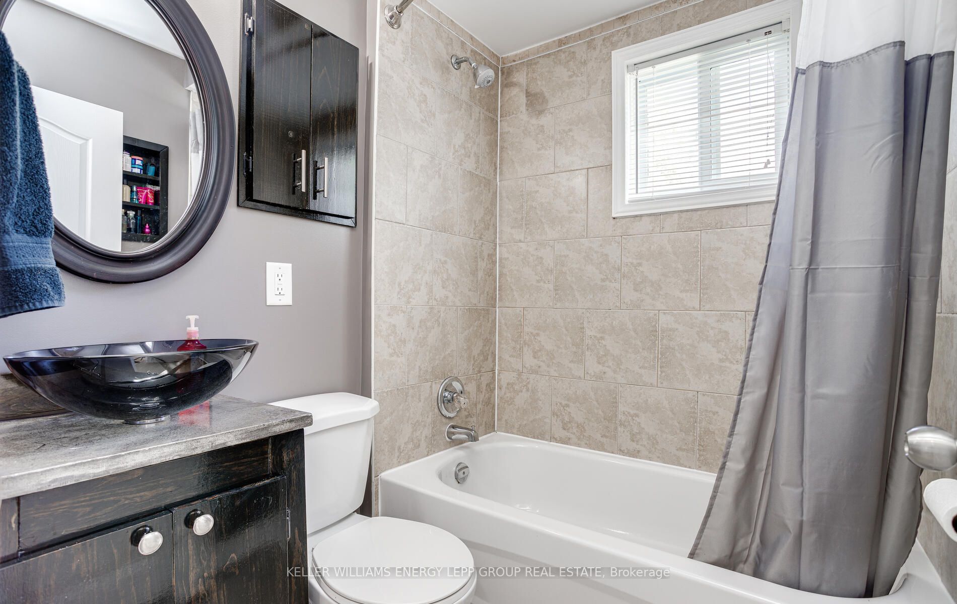 317 Oshawa Boulevard S