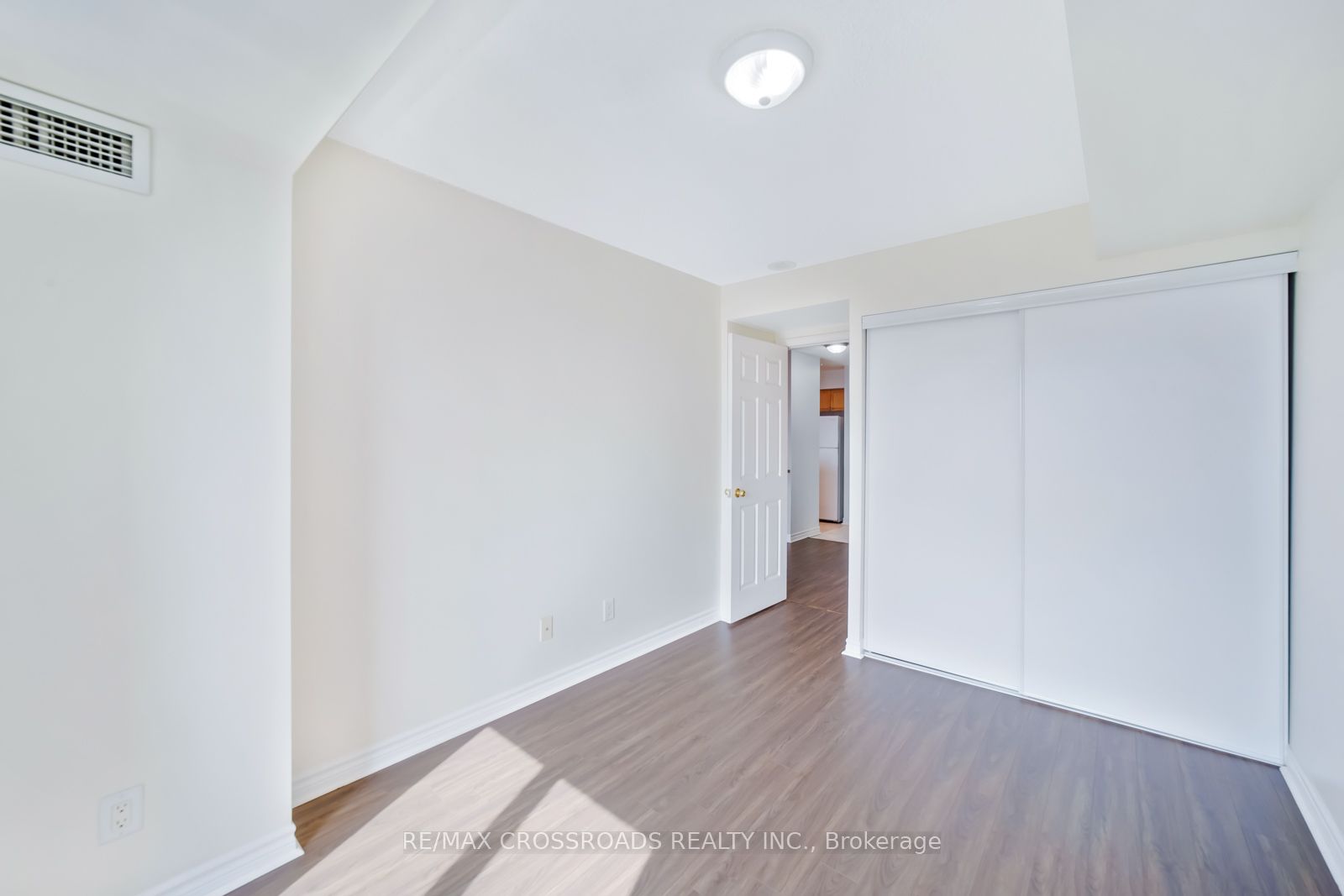 8 Mondeo Dr, #1220