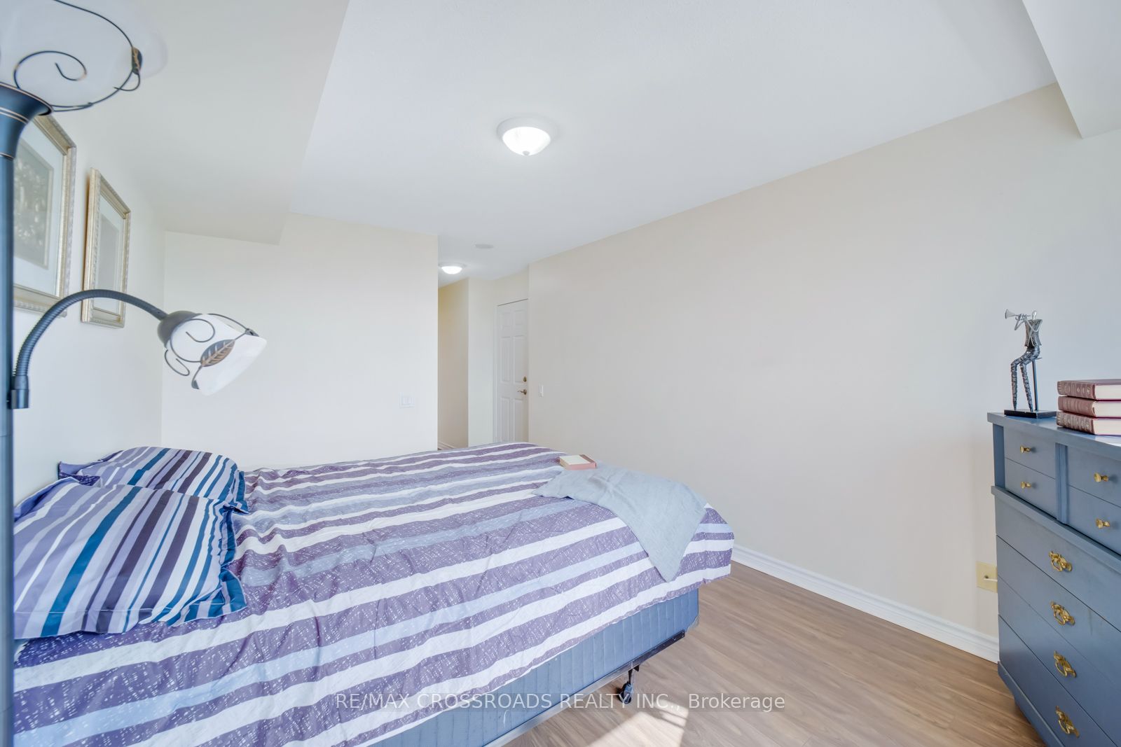 8 Mondeo Dr, #1220