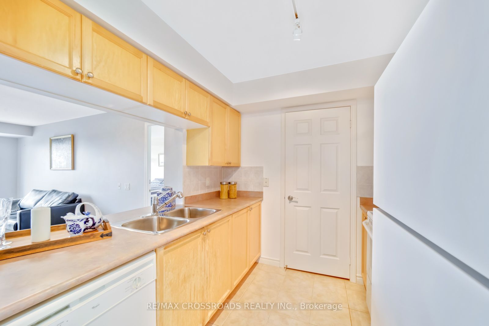 8 Mondeo Dr, #1220
