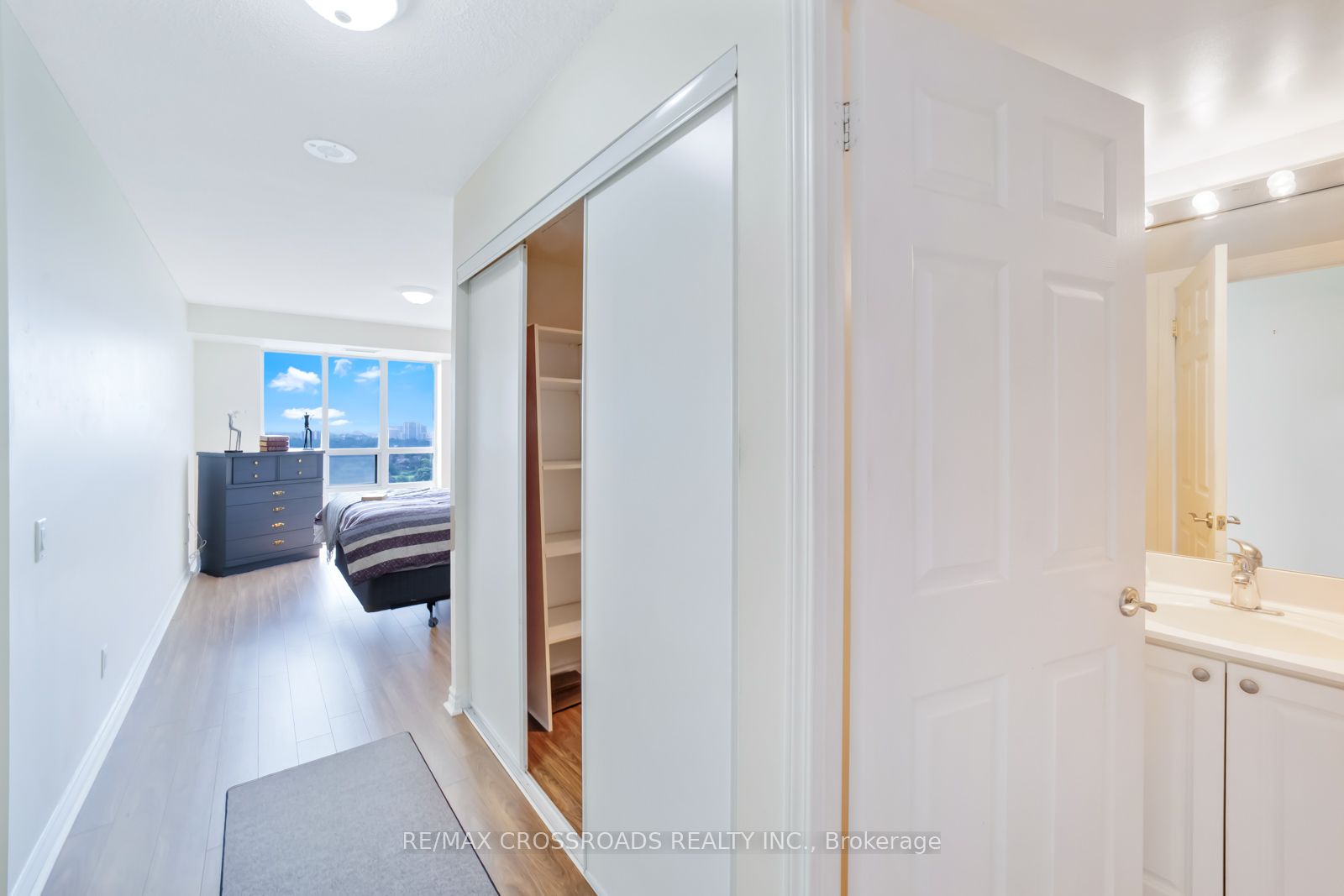 8 Mondeo Dr, #1220