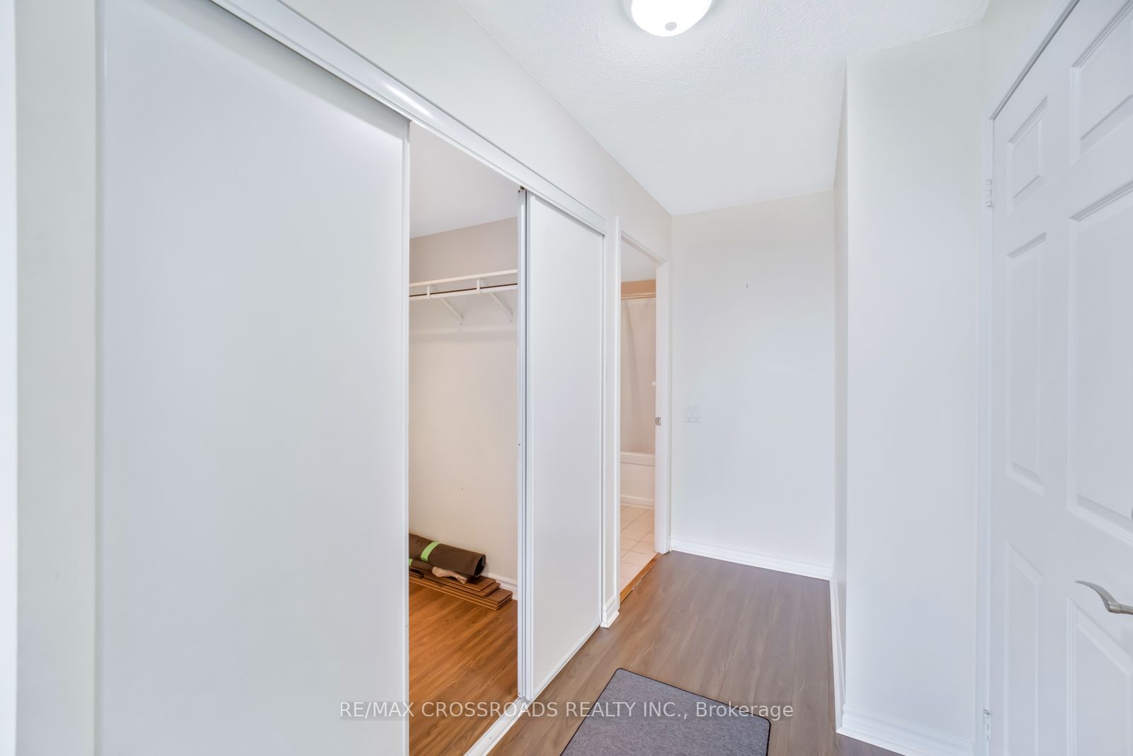 8 Mondeo Dr, #1220