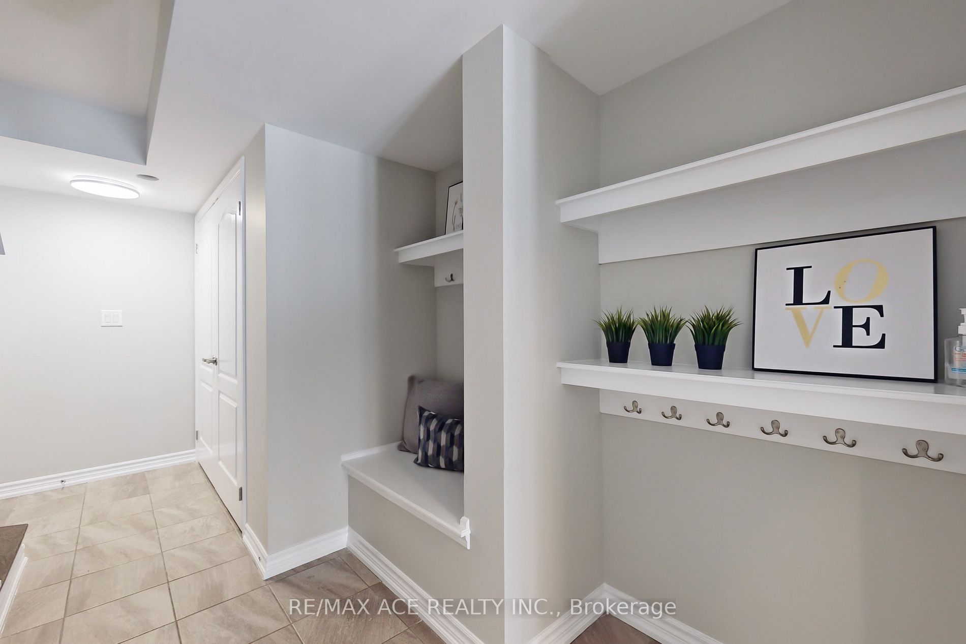 8 Goldeye St