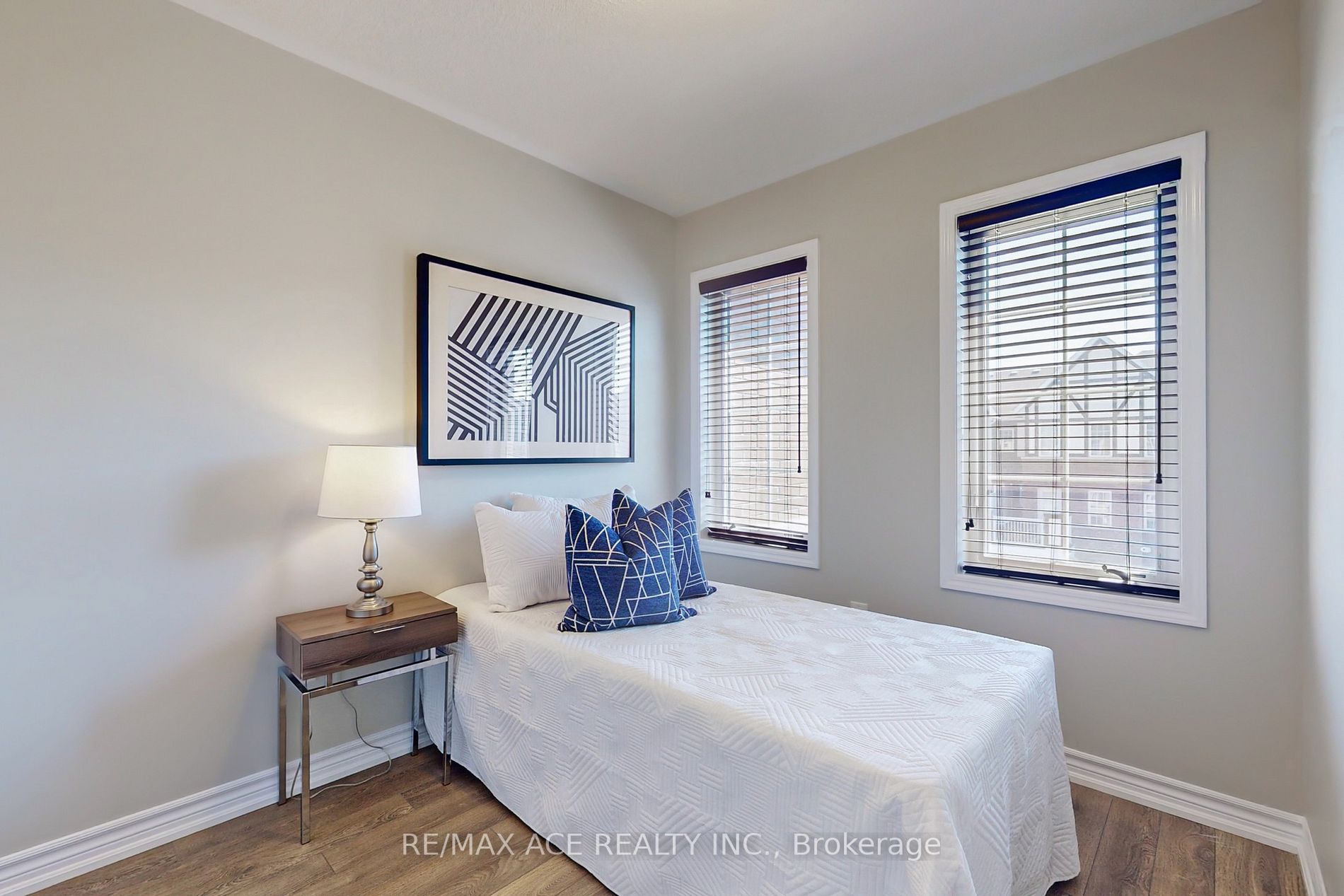 8 Goldeye St