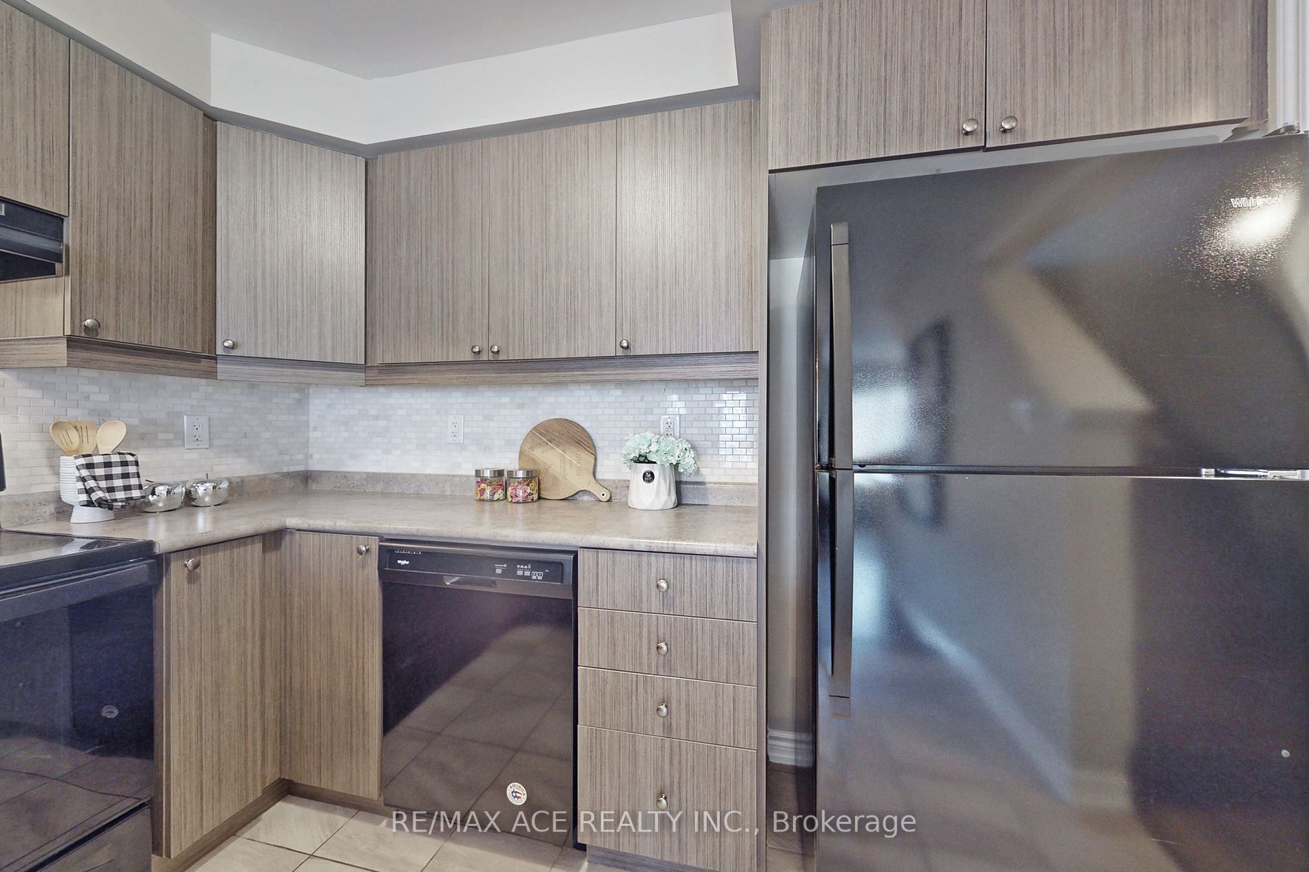 8 Goldeye St
