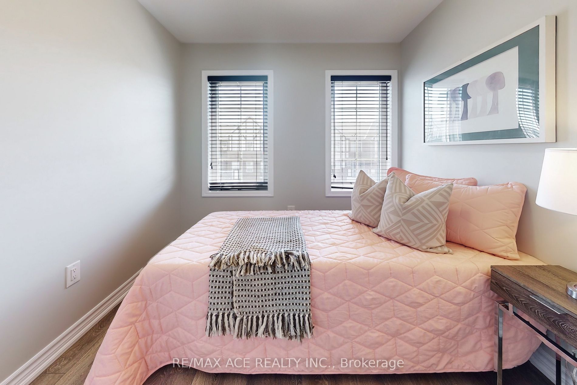 8 Goldeye St