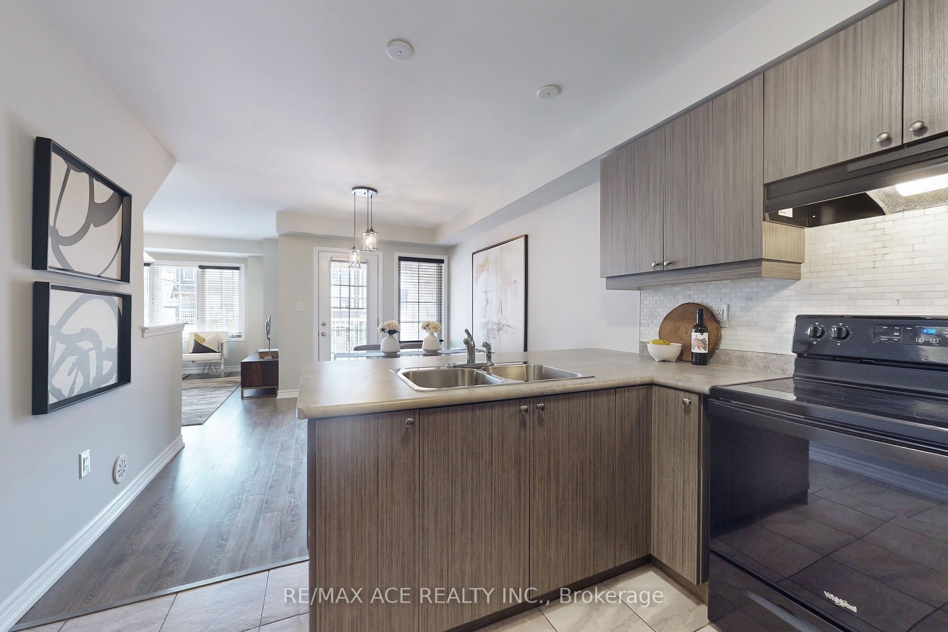 8 Goldeye St