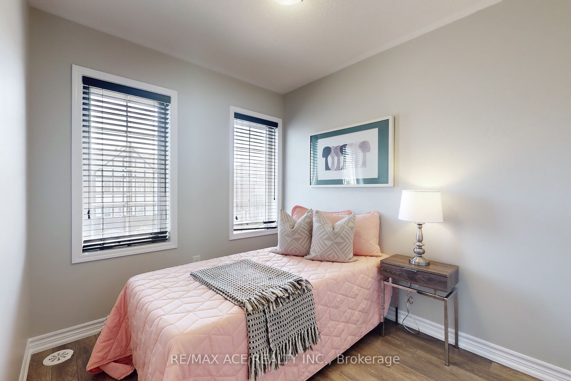 8 Goldeye St