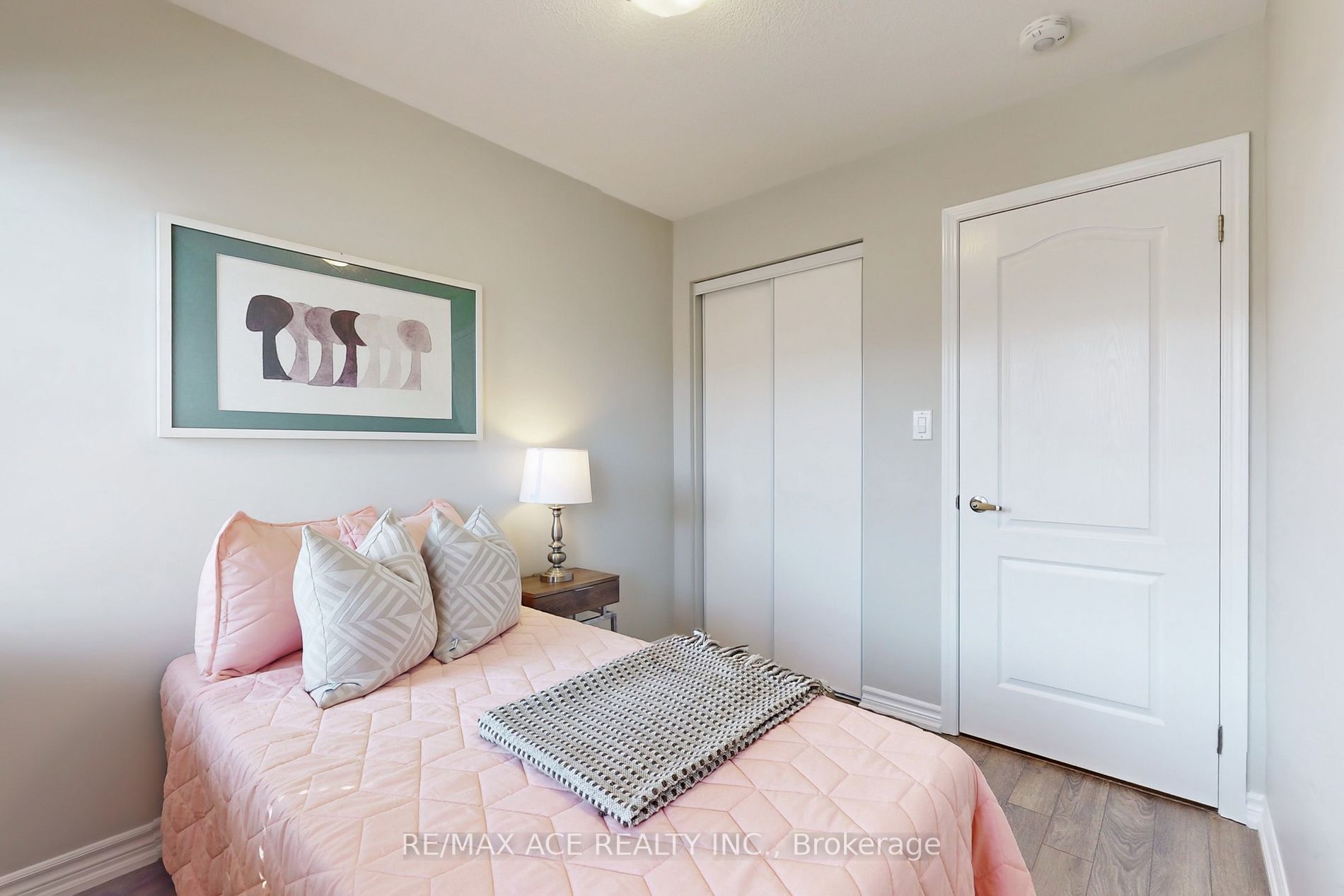 8 Goldeye St