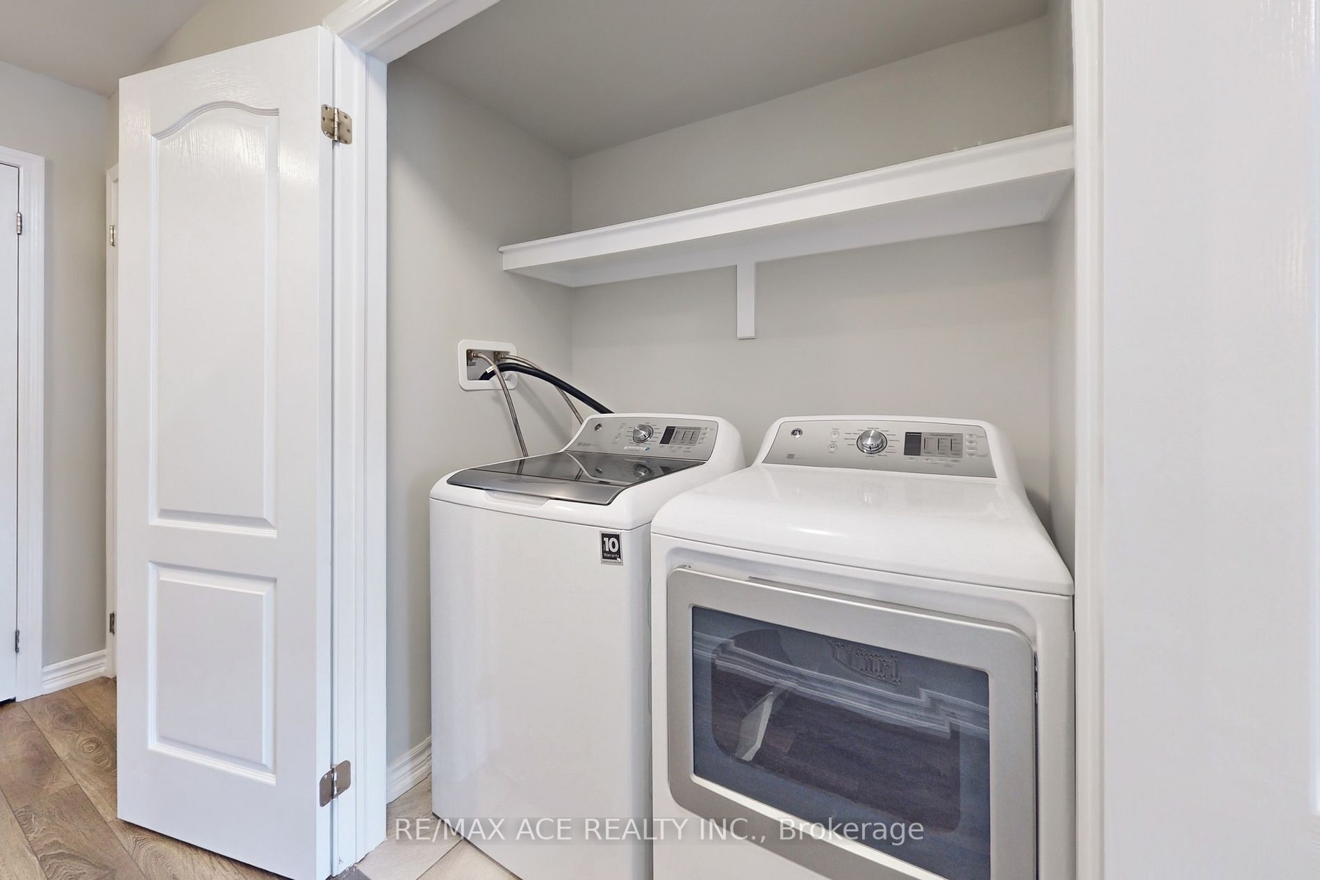 8 Goldeye St