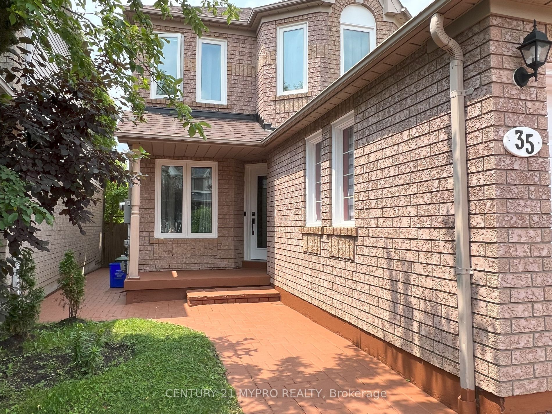 35 Lax Ave