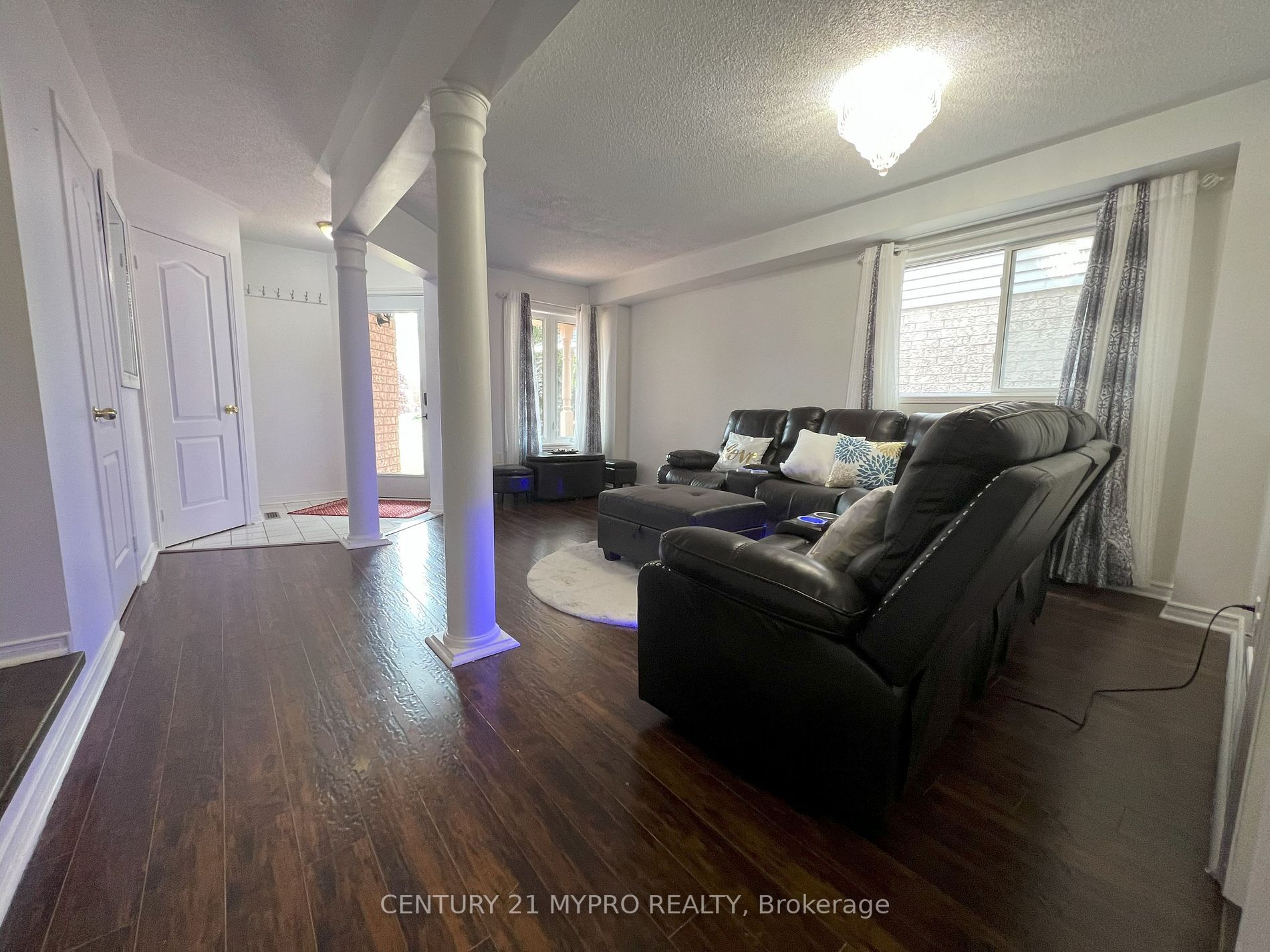 35 Lax Ave