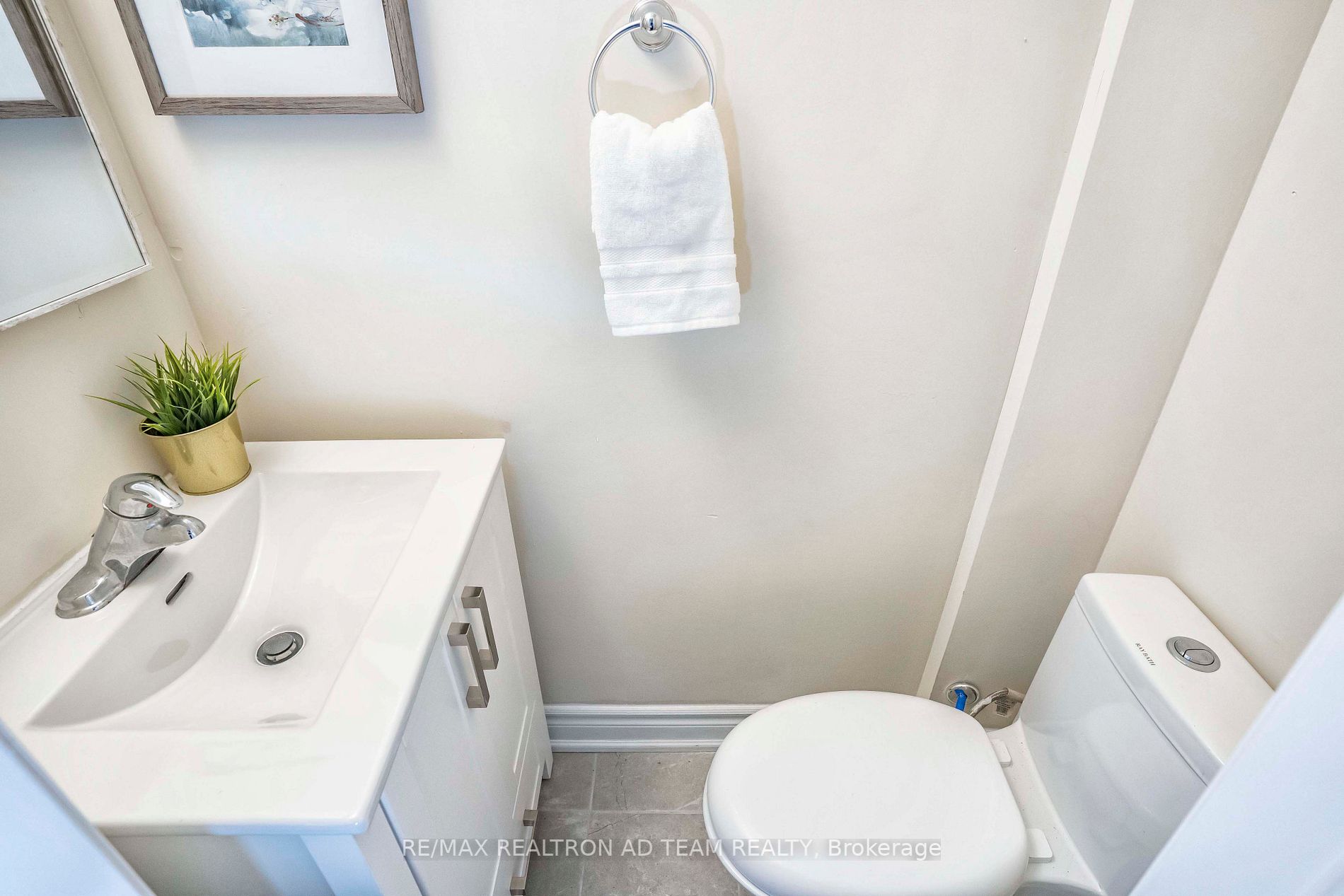 24 Woodhouse Crescent