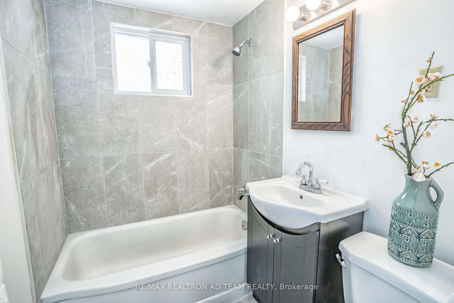 24 Woodhouse Crescent