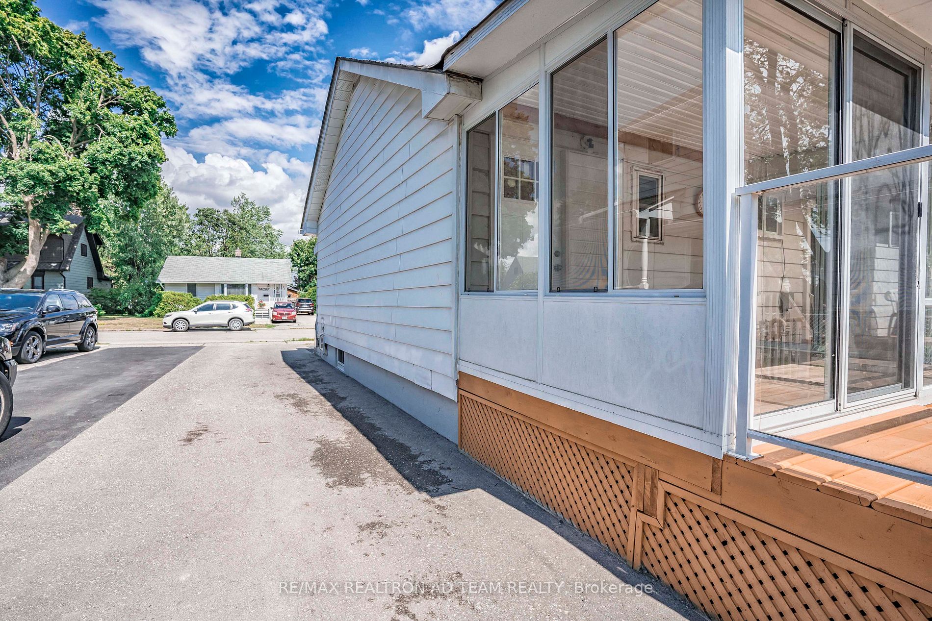 24 Woodhouse Crescent