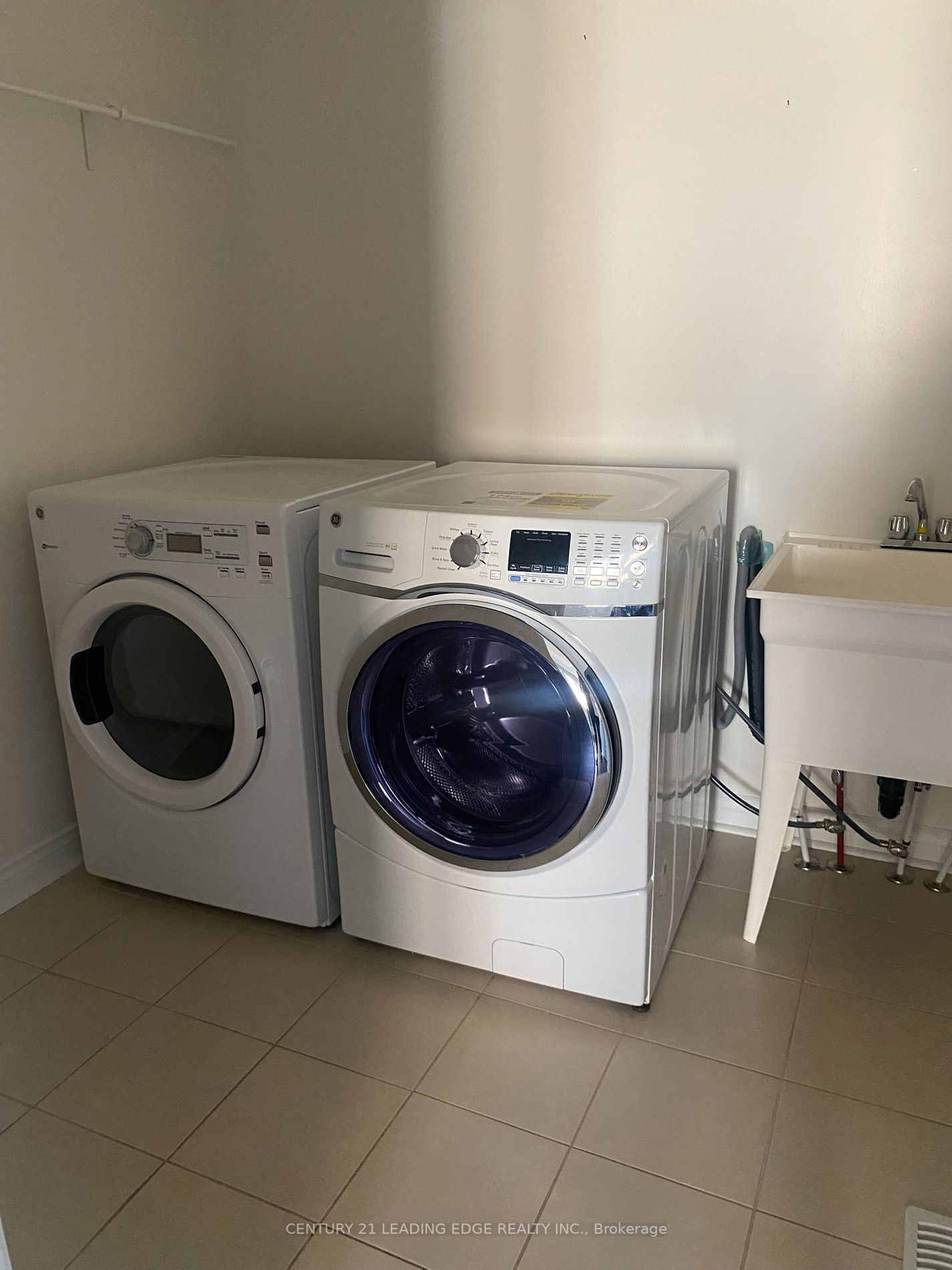 25 Keith-Wright Cres