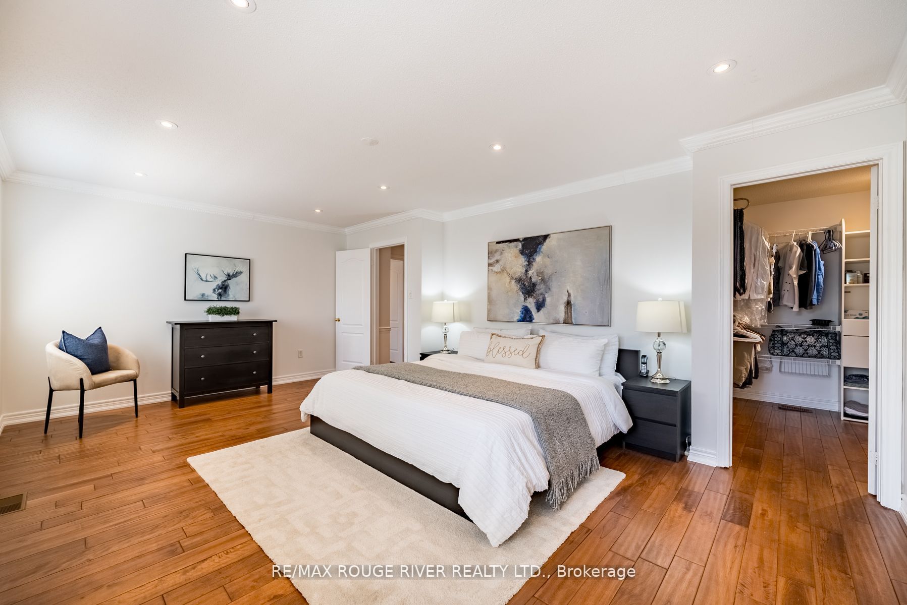 76 Montebello Cres