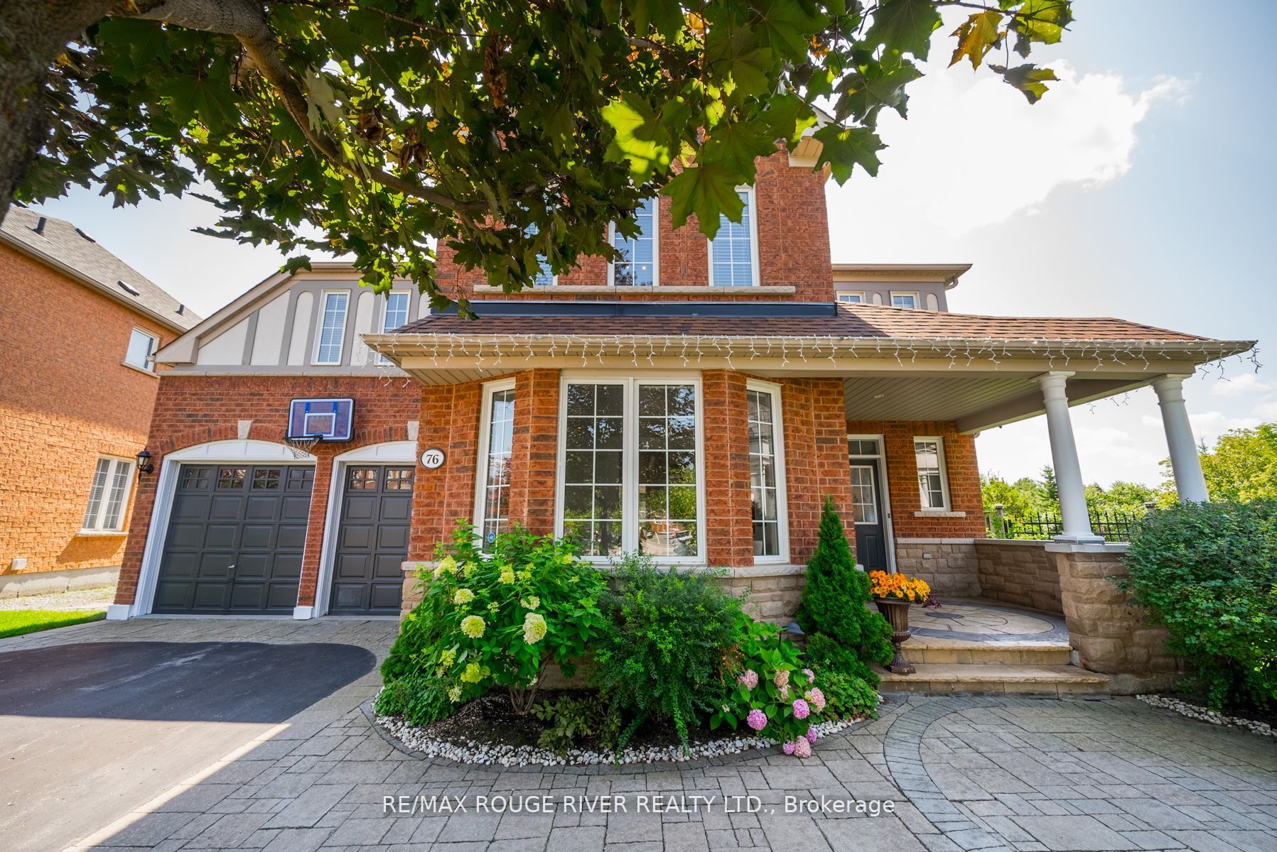 76 Montebello Cres