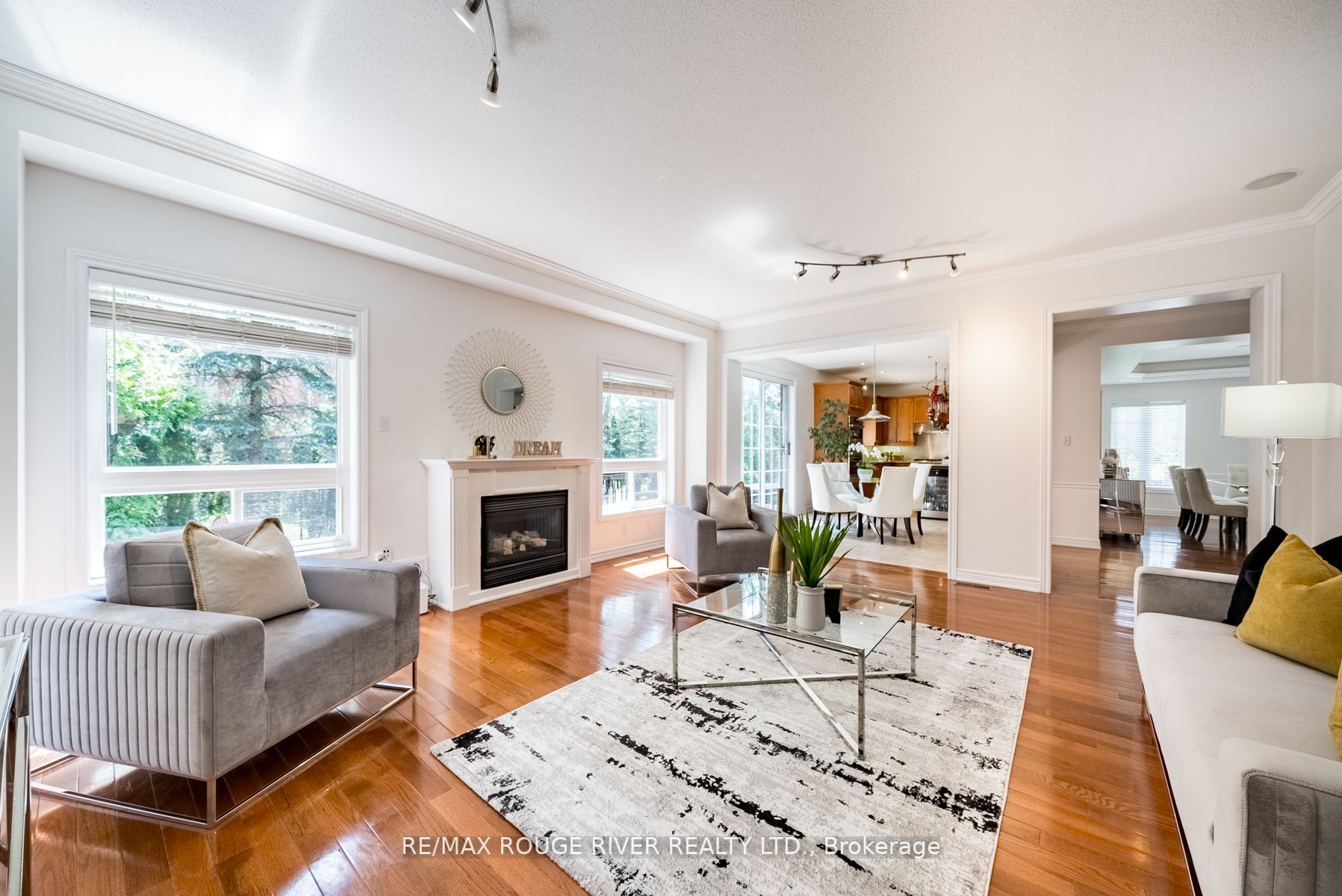 76 Montebello Cres